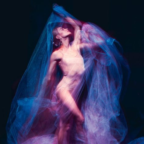 the-art-photo-emotional-dance-of-beautiful-PQDQY4U