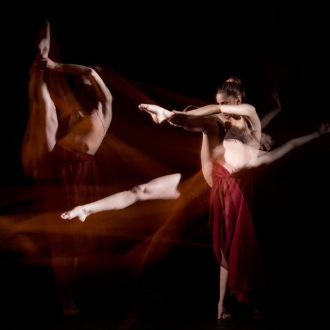 the-sensual-and-emotional-dance-of-beautiful-PYK3HWP